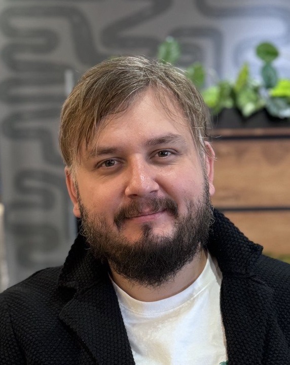 Андрей Ермолаев